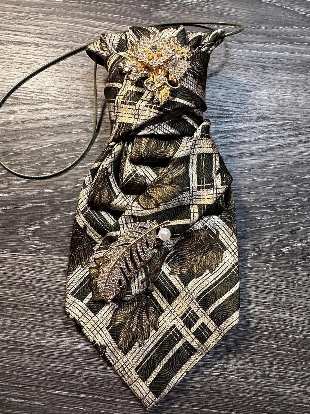 Alexander Julian Black and Gold Plaid Leaves Necklace Tie with Brooches